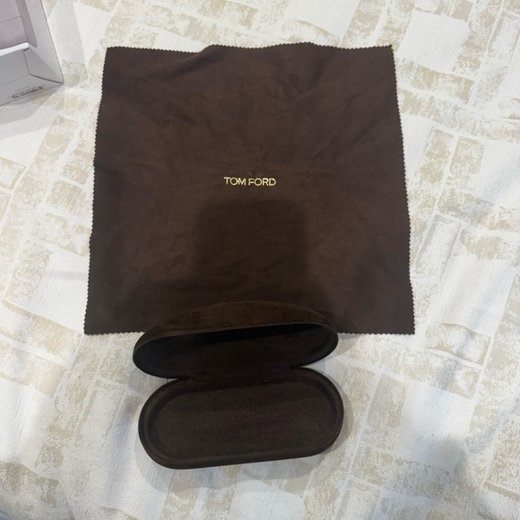 Tom Ford case velvet with Case only with microfiber glasses cleaner XL host pick main image 10